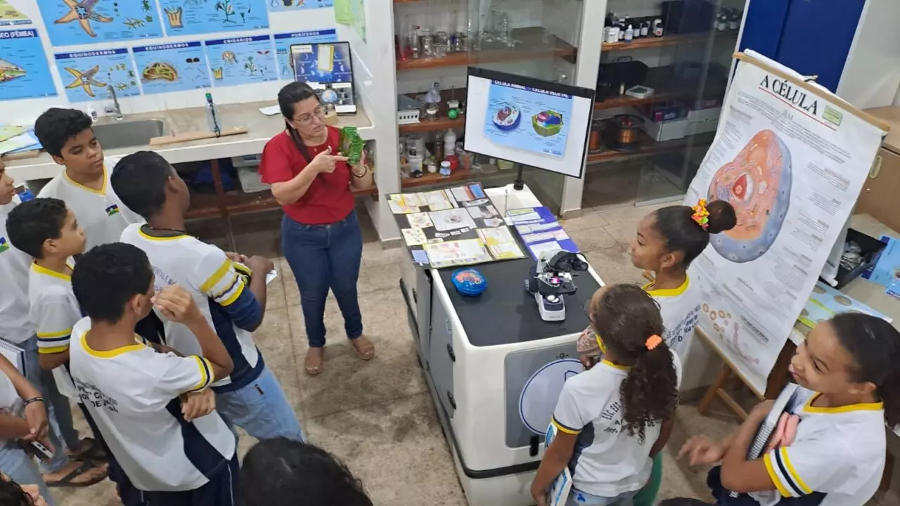 Laboratório Móvel reforça ensino de ciências e aprendizagem na escola Carmem Ione, em Ariquemes