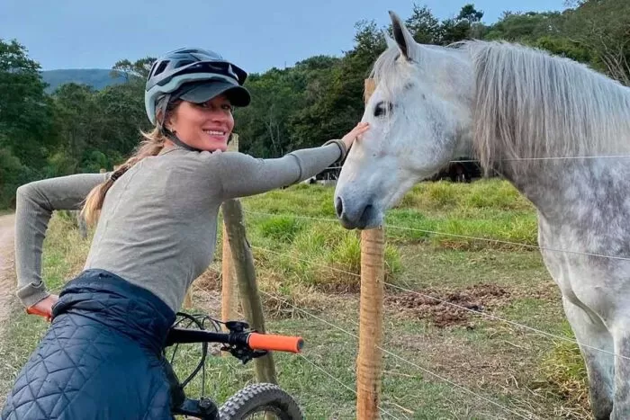 Modelo Gisele Bündchen visita Ibitipoca