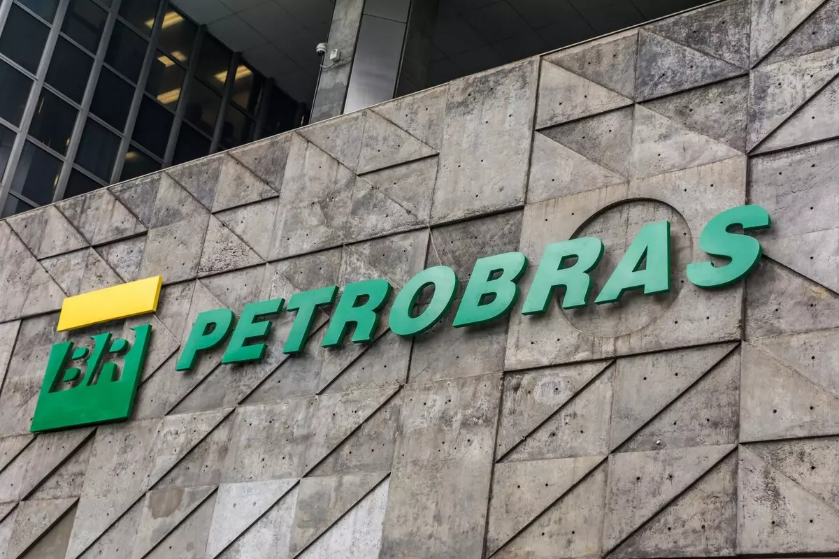 Petrobras oferece vagas em concurso com salários de R$ 5,8 mil