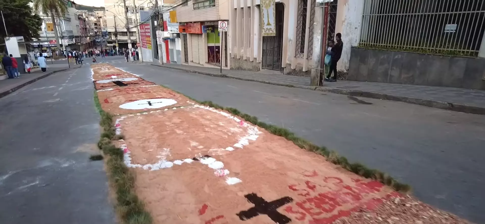 Feriado Corpus Christi: veja as interdições de ruas para confecção de tapetes em Santos Dumont