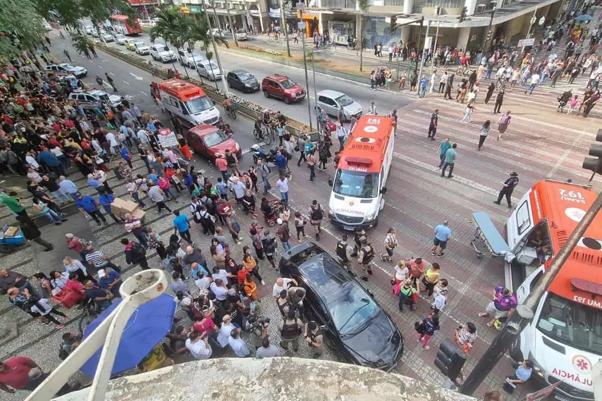 Atropelamento deixa feridos na Avenida Rio Branco em Juiz de Fora