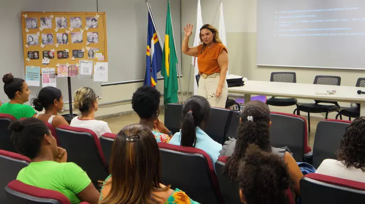 Programa Mulheres Mil: seleção para turma do curso de Assistente Escolar tem inscrições até quarta-feira