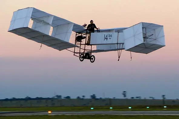 Esquadrilha da Fumaça, caças da FAB e avião de Santos Dumont são atrações em evento em São Paulo