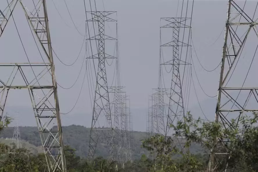 Aneel aciona bandeira vermelha 2 em outubro e conta de luz ficará mais cara