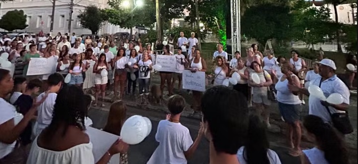 Após tiroteio que deixou jovem morta no carnaval, moradores de Rio Pomba fazem 'ato de paz'