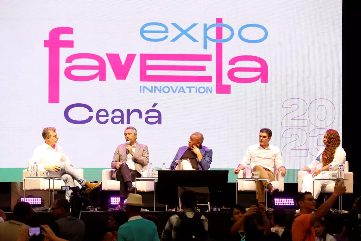 Governador Elmano de Freitas participa de painel sobre políticas públicas no Expo Favela Ceará