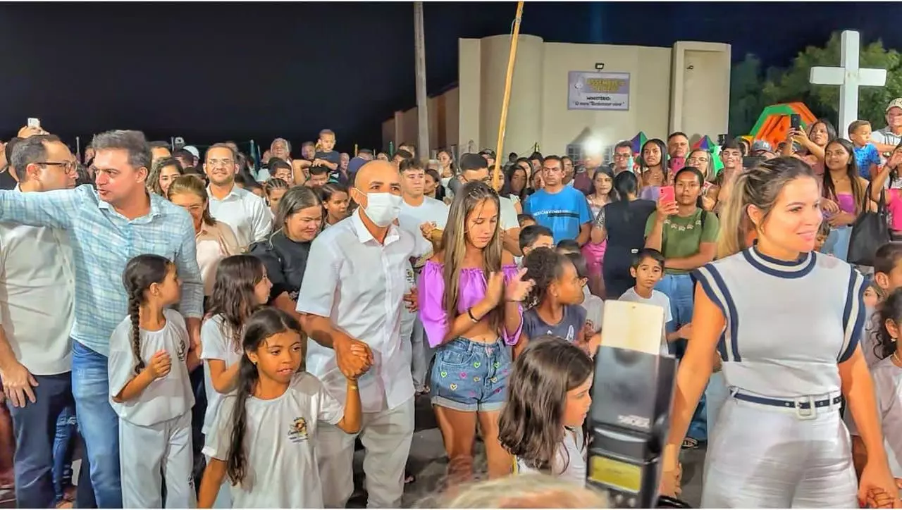 Potengi: prefeito Edson Veriato  inaugura brinquedopraça, marcaram presenças Onélia Santana e deputado  Fernando Santana