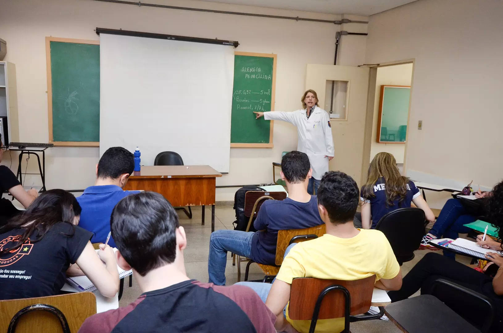 Estudantes do ensino médio terão poupança para permanecer na escola