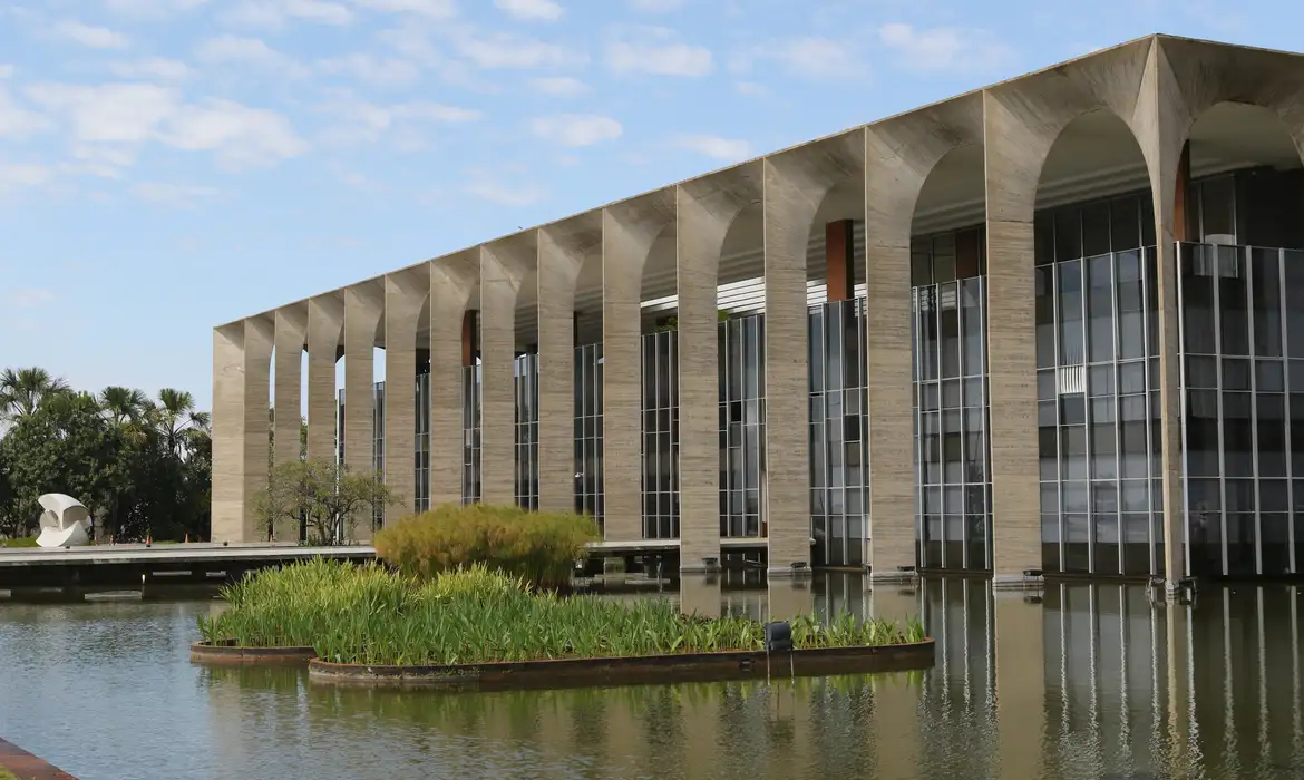 Ao  quitar dívidas com organismos internacionais Brasil  volta a ter direito ao voto na ONU