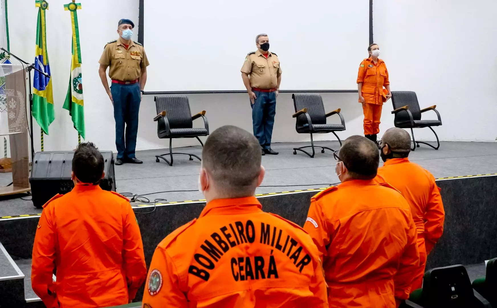 Governo do Ceará realiza promoção de bombeiros e policiais militares no Cariri