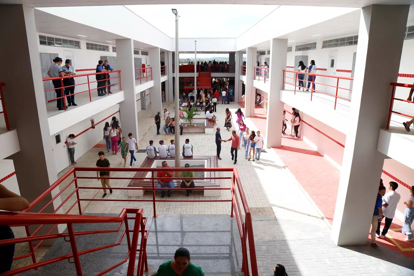 Inauguração de escola em Farias Brito marca a abertura do ano letivo na rede estadual cearense