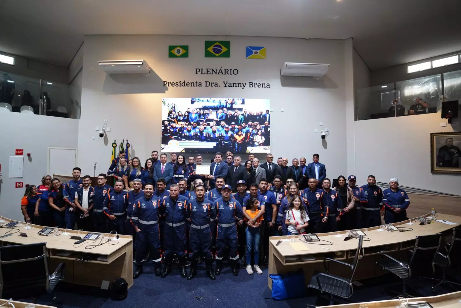 Sessão da Câmara de Juazeiro do Norte é marcada por homenagem ao Samu e aprovação de projetos