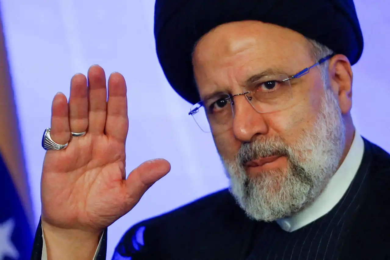 Presidente do Irã, Ebrahim Raisi morre em queda de helicóptero