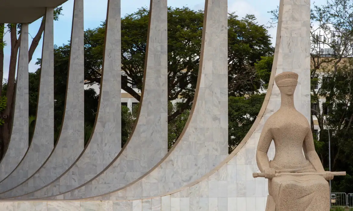 STF envia ao Legislativo decisão que descriminalizou porte de maconha