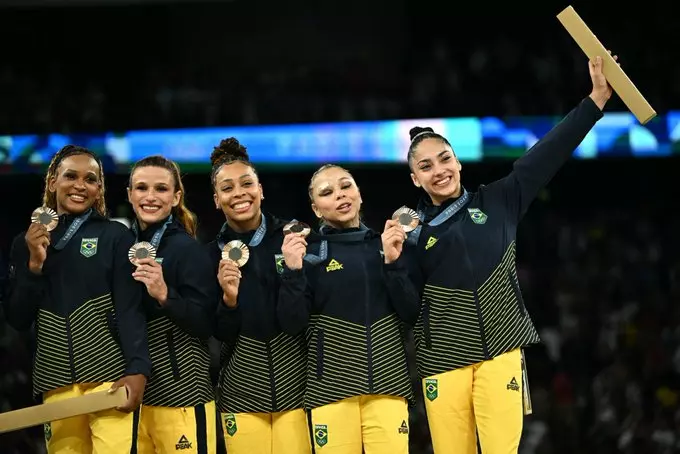 Equipe feminina conquista bronze na ginástica artística em Paris