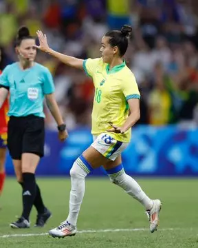 Brasil derrota Espanha e garante lugar na final do futebol feminino