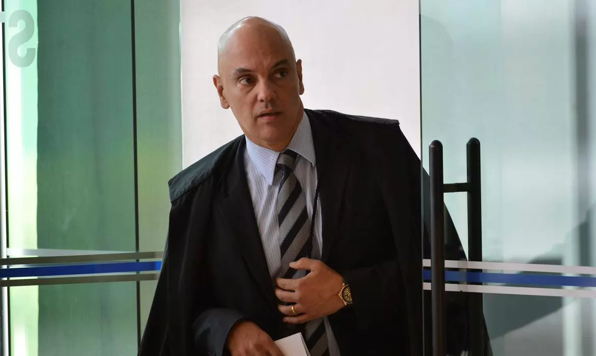 Moraes determina apreensão do celular de ex-assessor