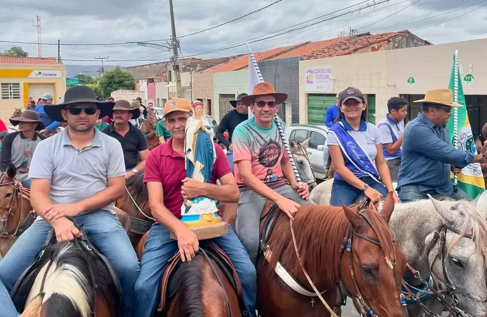 Chico Clementino, prefeito de Granjeiro prestigia os festejos da padroeira de seu município