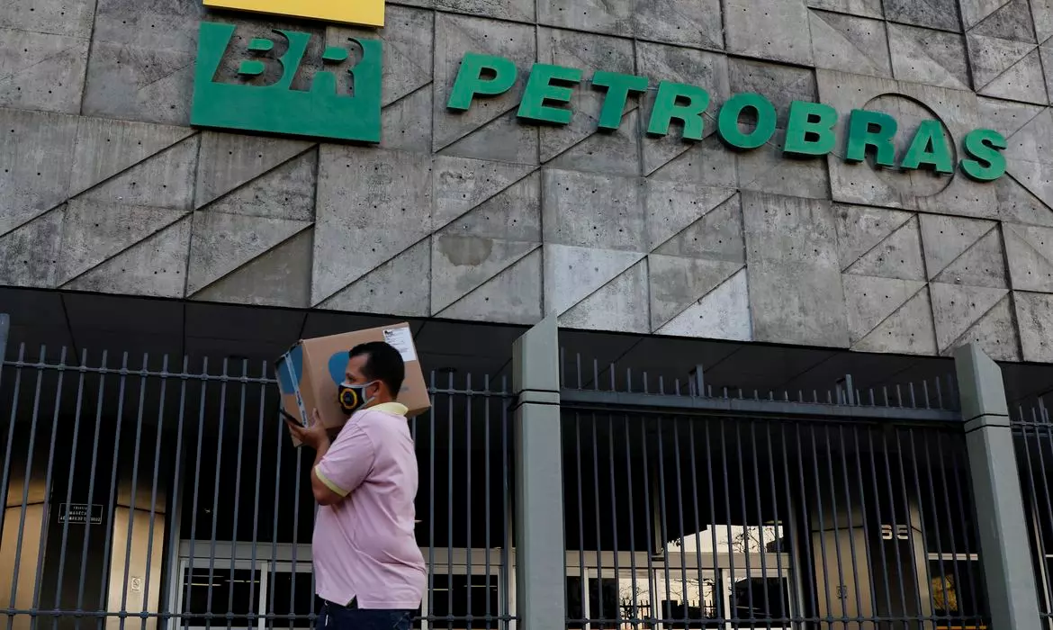 >>> PETROBRAS REAJUSTA PREÇO DE COMBUSTÍVEL A PARTIR DESTA QUARTA (16)