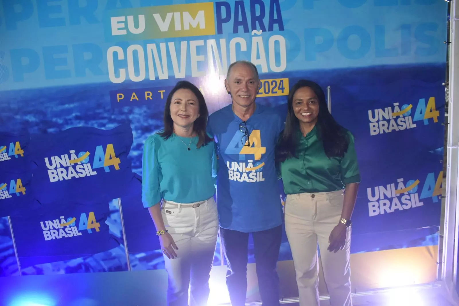 ESPERANTINÓPOLIS: MEGA CONVENÇÃO CONFIRMA SIMONE CARNEIRO CANDIDATA A PREFEITA