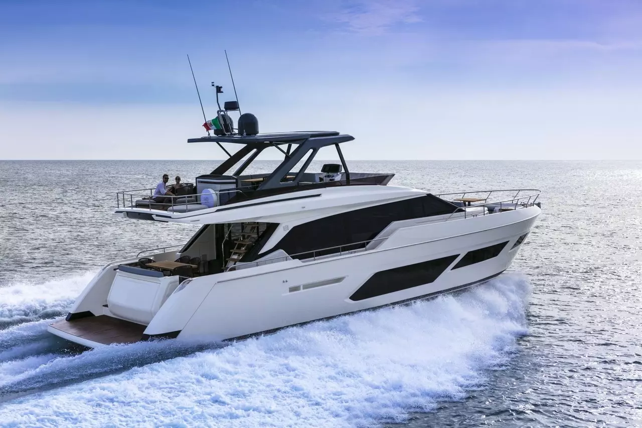 Ferretti Yachts 720