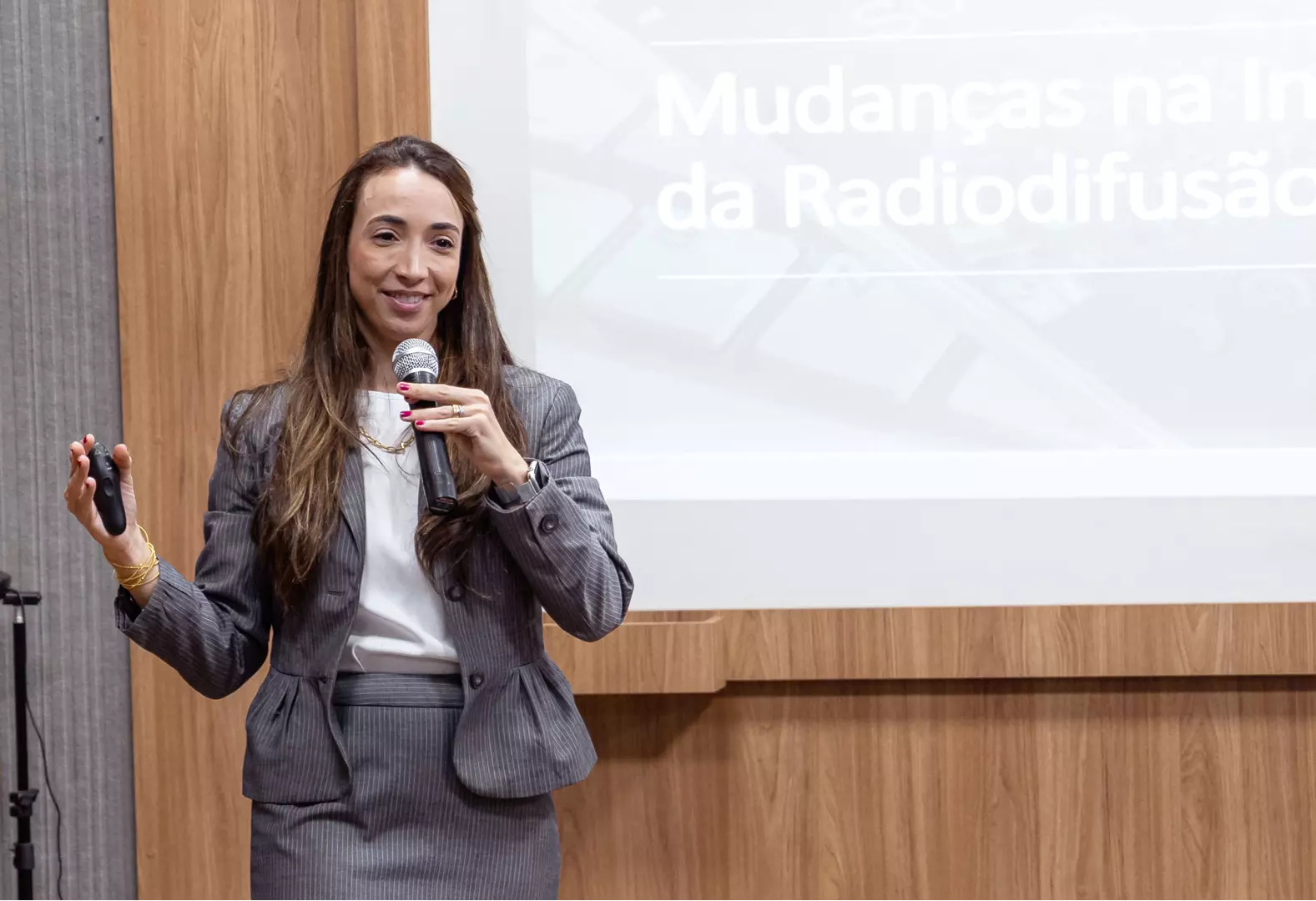 Palestra sobre novos desafios do mercado de telecomunicações expande horizontes de estudantes e profissionais da área