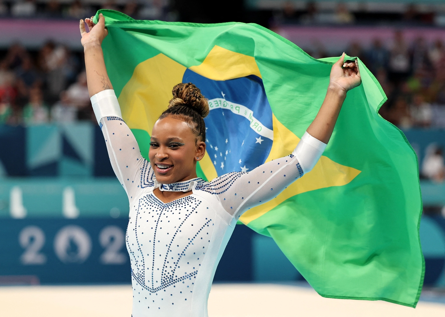 Rebeca Andrade conquista medalha de ouro na final do solo da ginástica