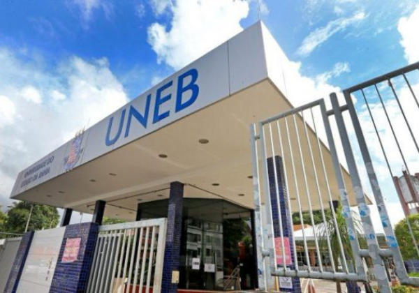 Uneb abre 102 vagas temporárias para professor substituto com salários de até R$ 4 mil