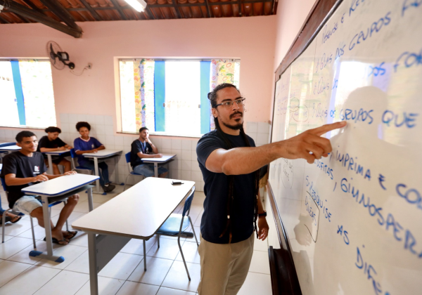 SEC convoca mais 132 professores para reforçar educação básica no estado