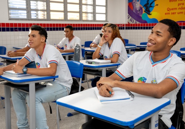 Renovação de matrícula para estudantes da rede estadual começa na próxima segunda-feira (18)