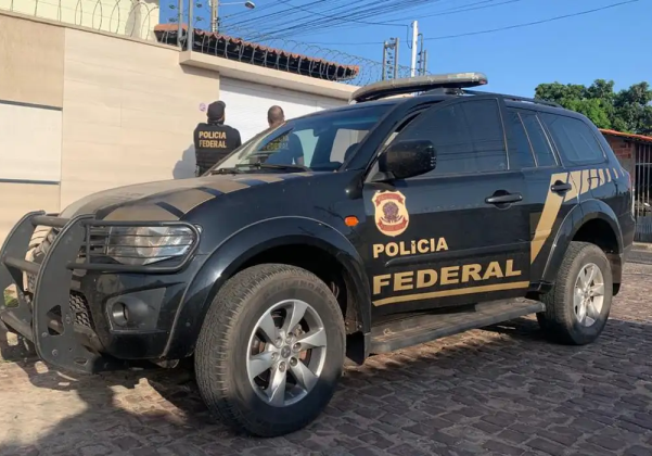 PF prende 4 pessoas ligadas ao ‘Rei do lixo’ em Lauro de Freitas e Conquista