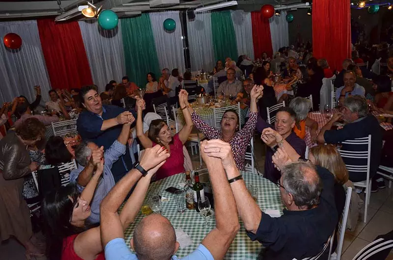 Sabores e ritmos encantam a Noite Italiana do Clube Esperia