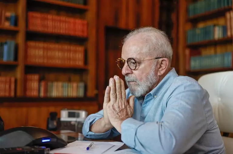 Presidente Lula conversa com o presidente da Autoridade Palestin