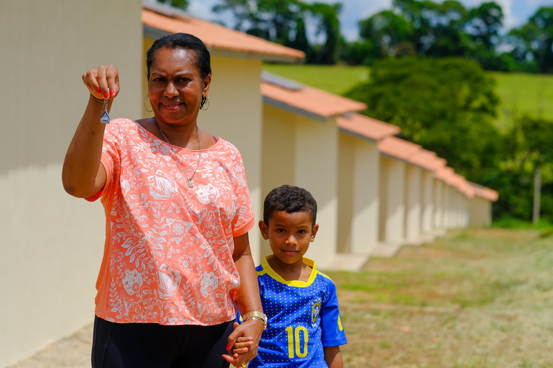 Lares monoparentais chefiados por mulheres são os mais atendidos pela produção habitacional da CDHU