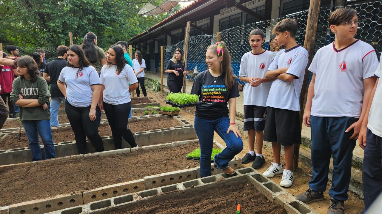 Projeto une universitários e alunos de escolas públicas de Sorocaba para promover educação ambiental e alimentação saudável