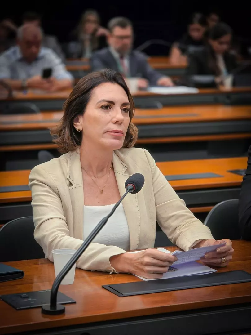 Deputada cobra ANS e Ministério da Saúde sobre possível recusa de mamografia para mulheres 40+