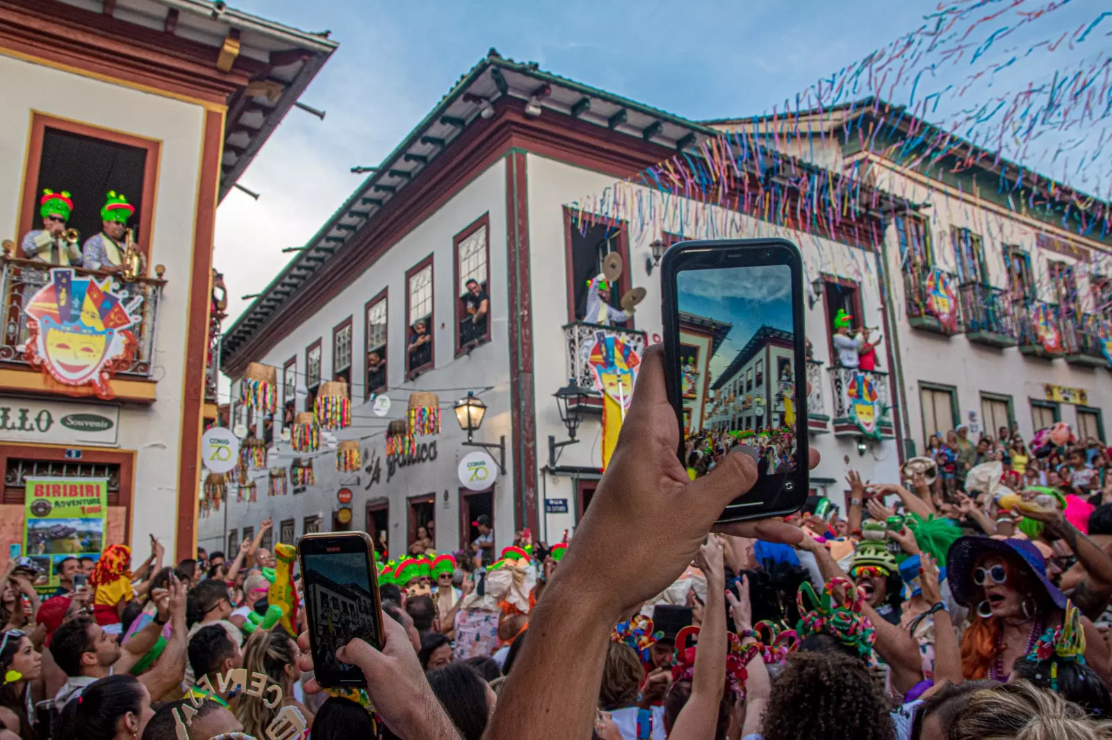 Por Minas, foliões preparam a festa de Momo