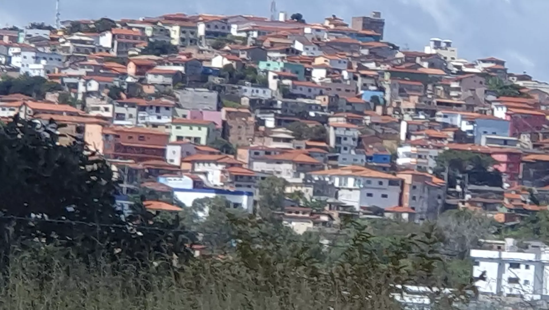 Buracos no asfalto ruim tomam conta de Diamantina