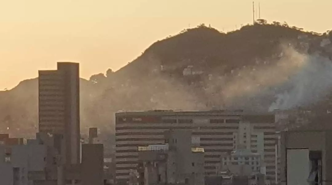 Incêndio na Serra do Curral põe em risco moradores