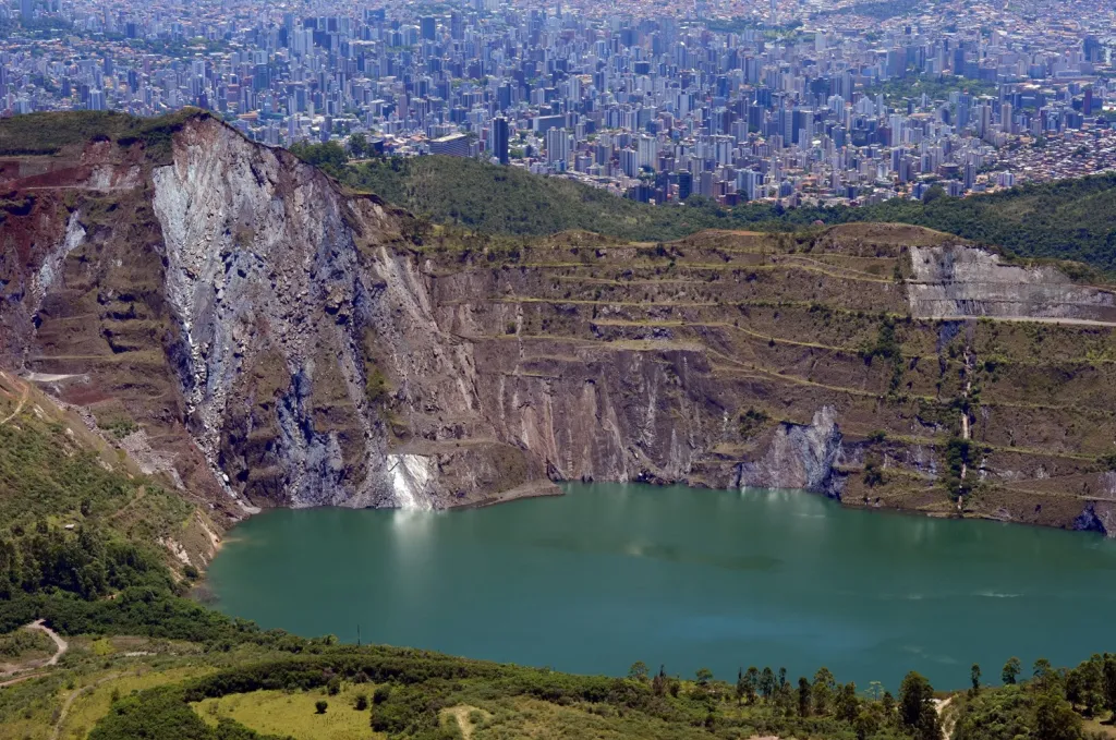 Atrás da Serra do Curral há um lago morto