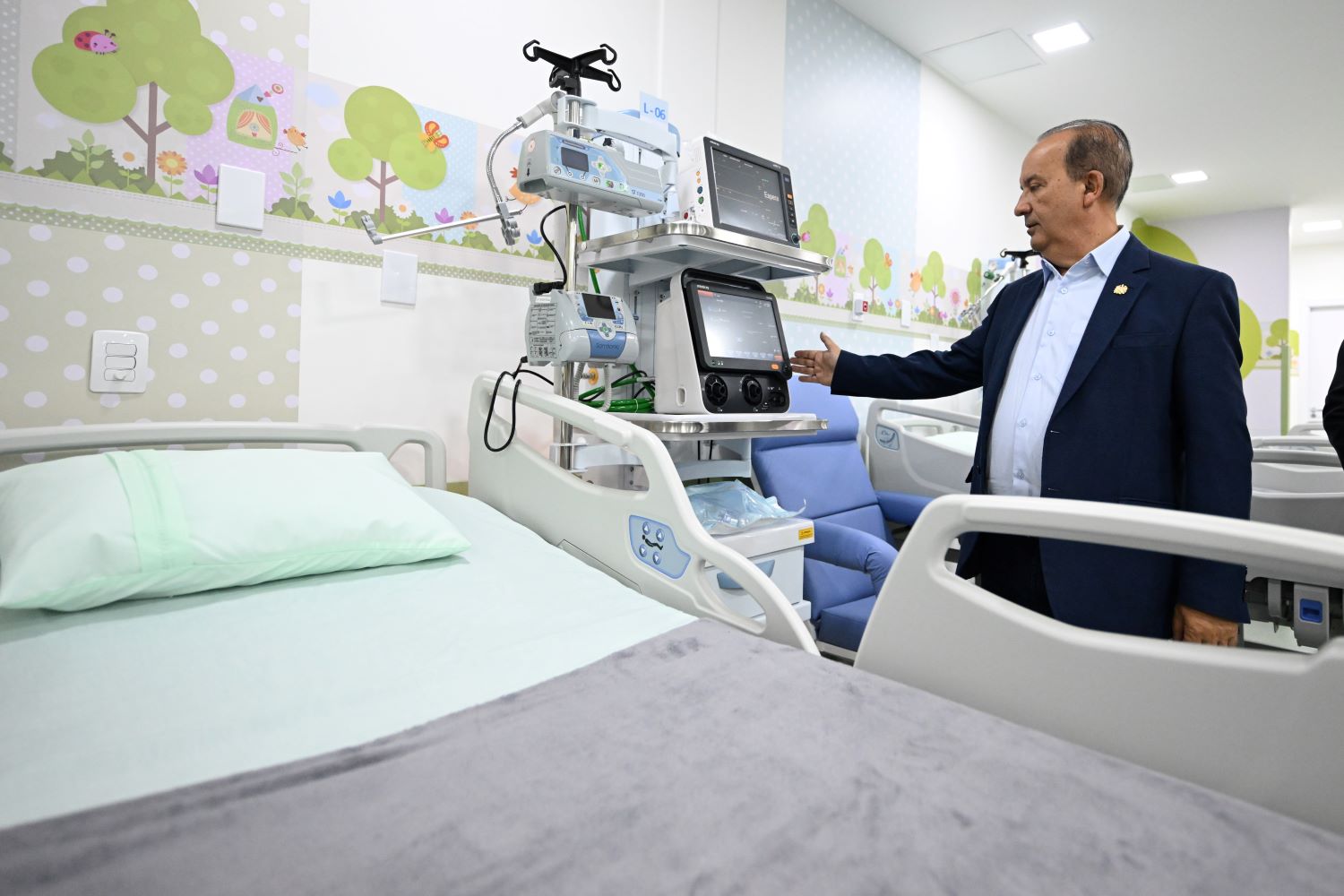 Governador inaugura 10 novos leitos de UTI pediátrica no Hospital e Maternidade Oase em Timbó