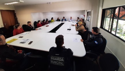 Primeira reunião do Grupo de Trabalho Interinstitucional em Joinville define ações iniciais contra uso de cigarro eletrônico nas escolas