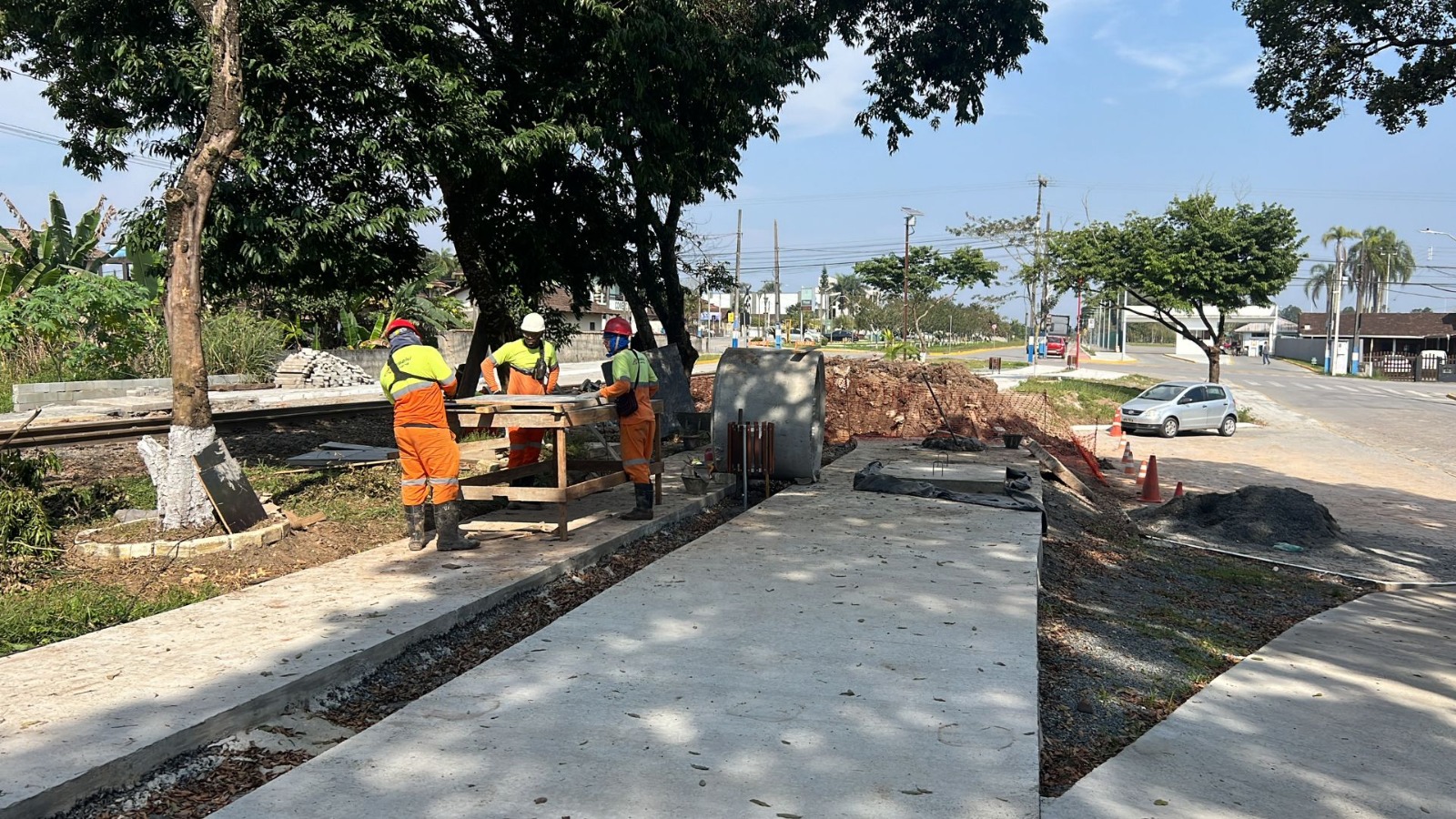 Obras executadas pela empresa Rumo na rua Luís Roberto Duarte, em Araquari devem ser concluídas na segunda-feira 29/07