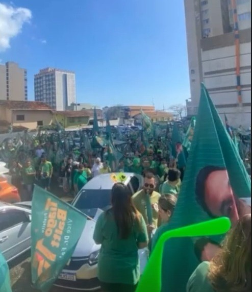 Tiago Baltt e Dr. Fabiano são recebidos com entusiasmo por mil apoiadores em Balneário Piçarras