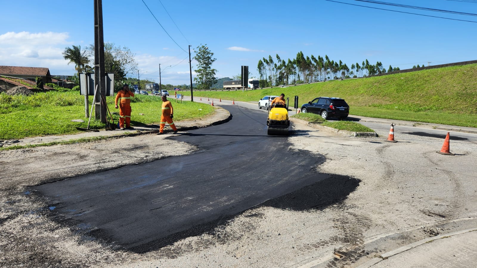 Manutenção no Asfalto da Entrada de Barra Velha é Realizada Após Cobranças do Prefeito