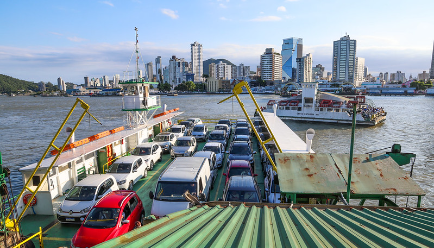 Força-tarefa coordenada pelo MPSC fiscaliza segurança e serviços prestados aos consumidores pelo ferry boat de Navegantes e Itajaí