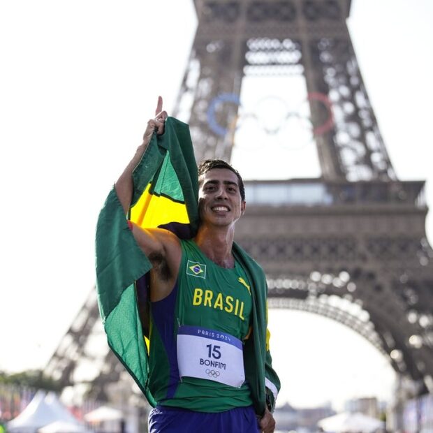 Marcha atlética: Brasiliense Caio Bonfim é medalha de prata em Paris-2024