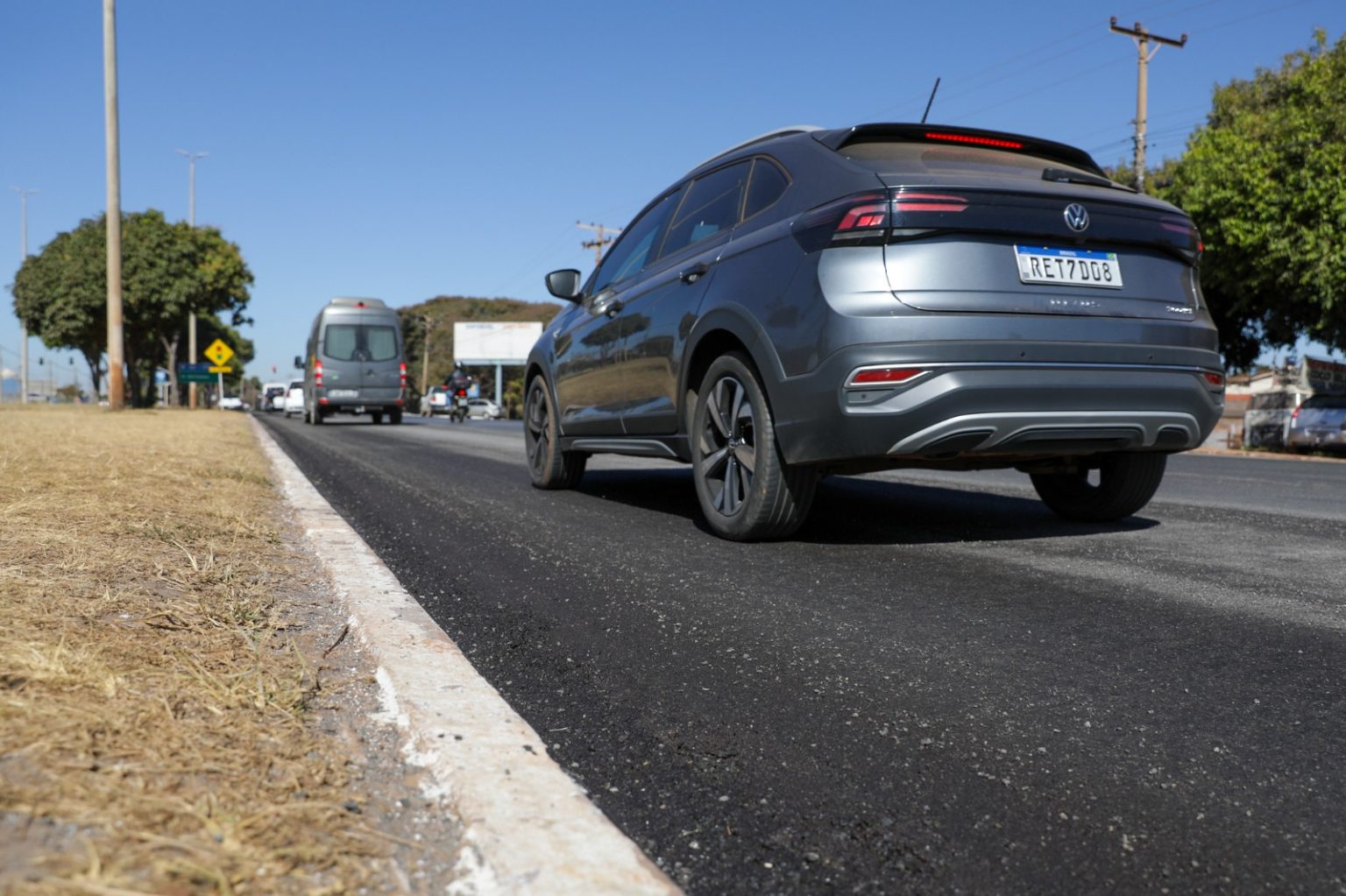 Serviço de microrrevestimento asfáltico é finalizado no Pistão Norte