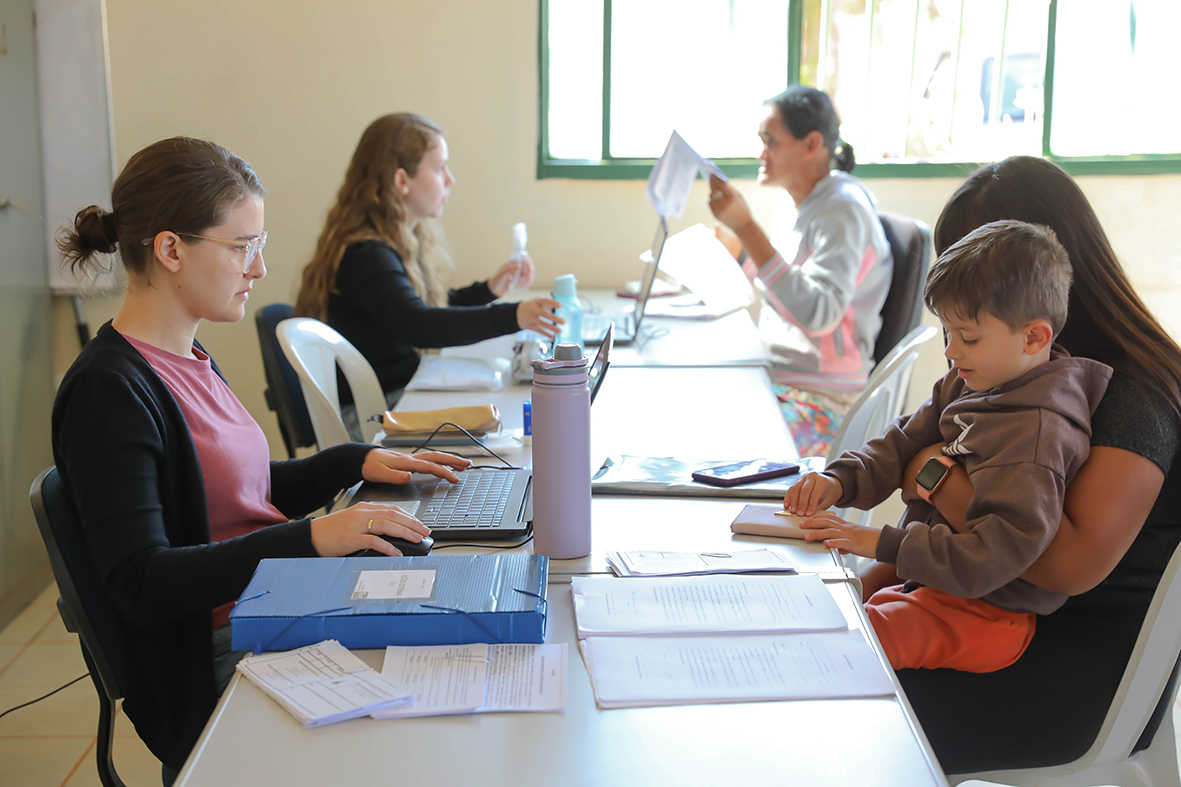 Cras Móvel leva programas sociais aos moradores do Núcleo Rural Jardins