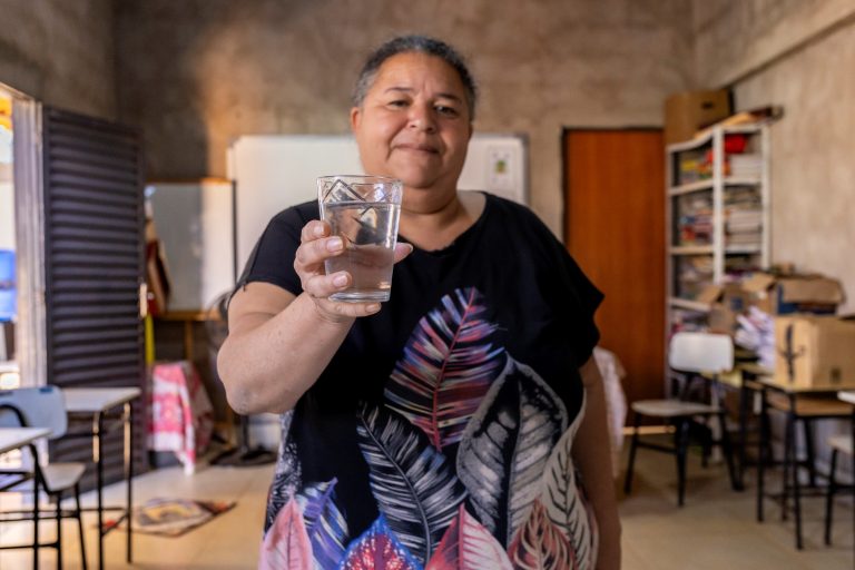 Caesb leva água à Fazendinha e passa a atender quase 100% dos moradores do Sol Nascente